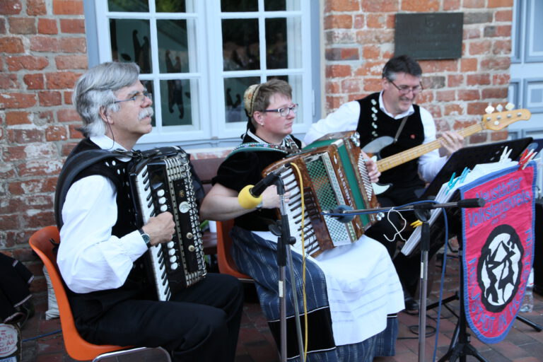 Musikgruppe beim Auftritt NVTK